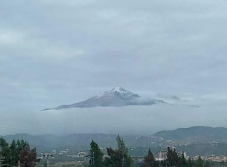 Le Mont Lalla Khlidja, dans son blanc manteau...